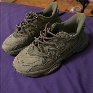 Adidas Ozweego Shoes, Olive Green (Size 6 Women’s / Size 5 Men’s)